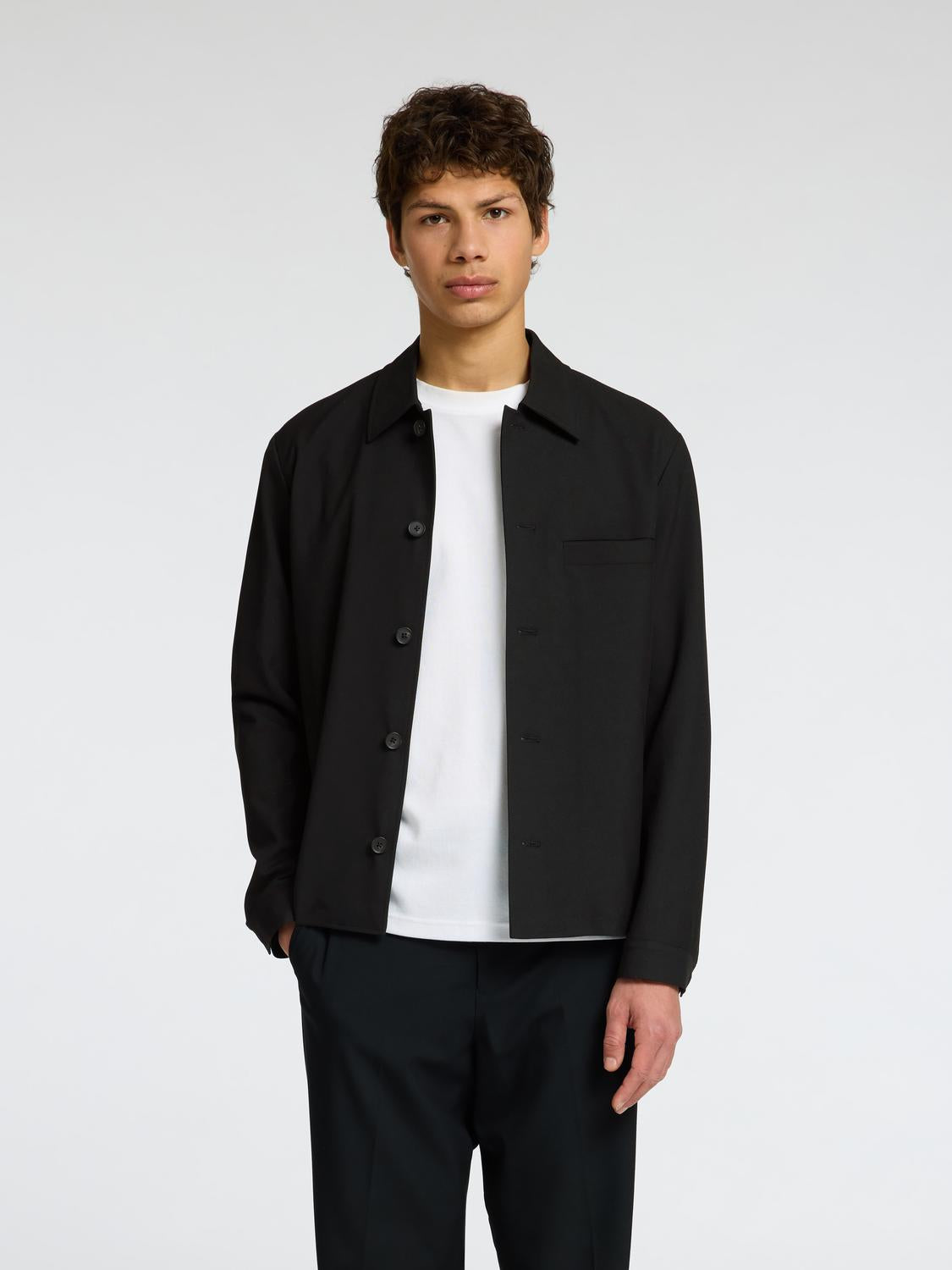 model_shot-front